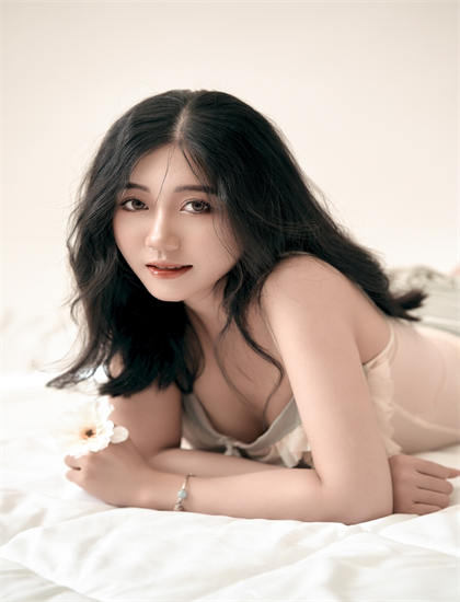 把老师按在地下做了一节课作文_欧美年轻RAPPER潮大豆行情